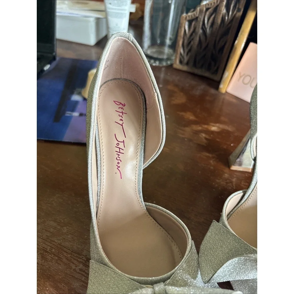 Betsey Johnson minor wear